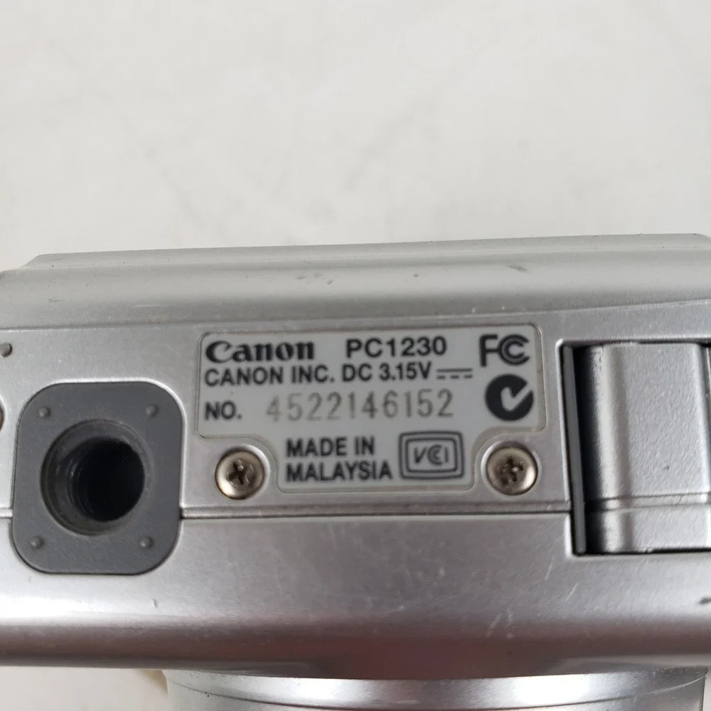 Canon PowerShot A550 7.1MP Digital Camera Silver 4x Optical Zoom Tested Bundle
